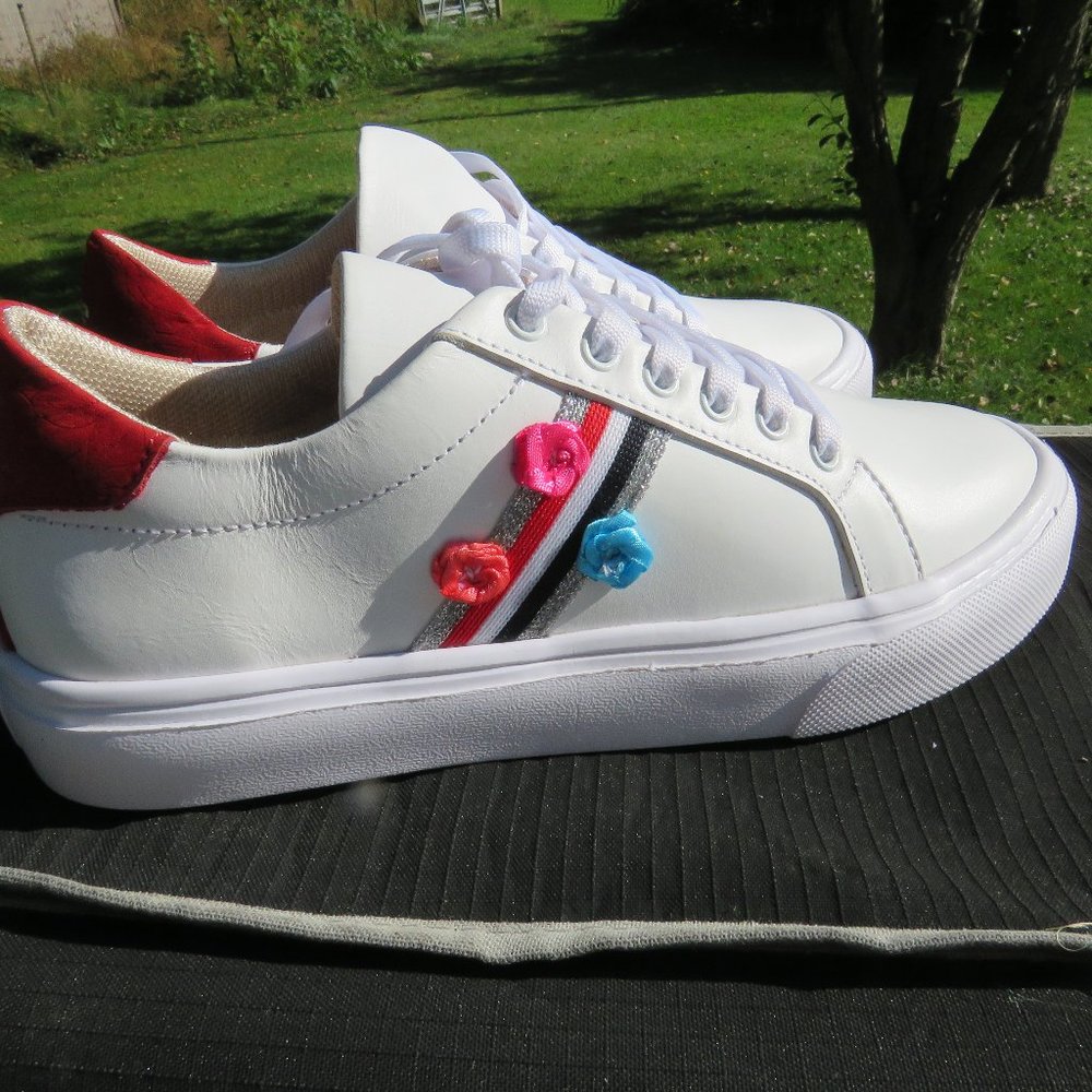 "bye bye" women's sneakers w/flowers sz9